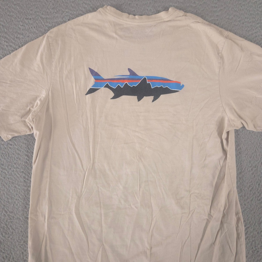 Patagonia Shirt Mens Medium Tan Fitz Roy Fish‎ Organic Cotton Back Graphic Tee